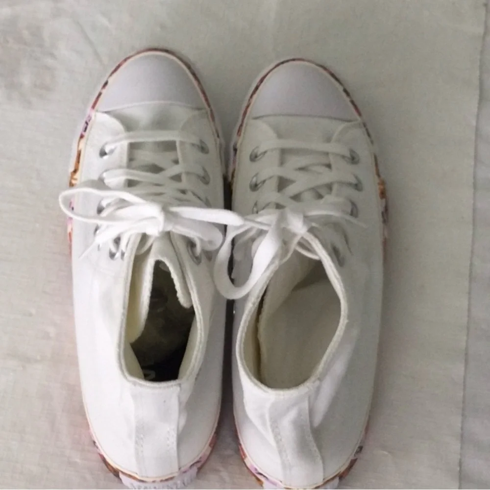 Converse Women’s CTAS HI Sneakers White/Muti Color Sz 7